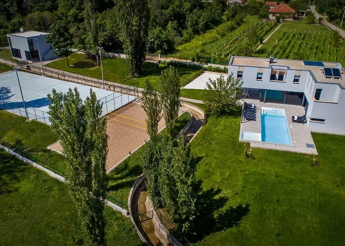 Luxury Lucella, Big Pool, Spa, Tennis, Gym, Volleyball Donji Proložac