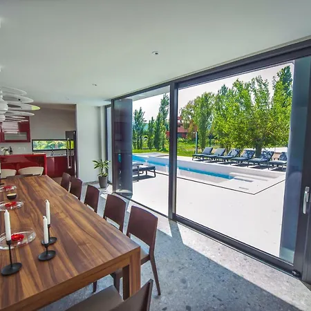 Luxury Lucella, Big Pool, Spa, Tennis, Gym, Volleyball Villa *