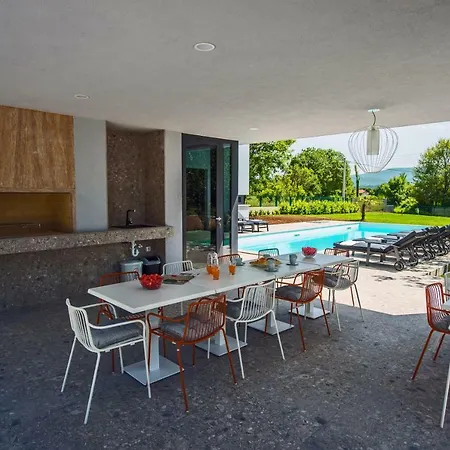 Luxury Lucella, Big Pool, Spa, Tennis, Gym, Volleyball Donji Prolozac