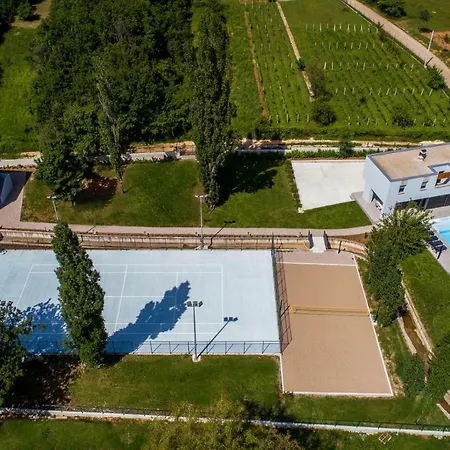 Luxury Lucella, Big Pool, Spa, Tennis, Gym, Volleyball * Donji Prolozac