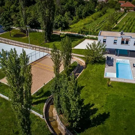 Luxury Lucella, Big Pool, Spa, Tennis, Gym, Volleyball Donji Prolozac