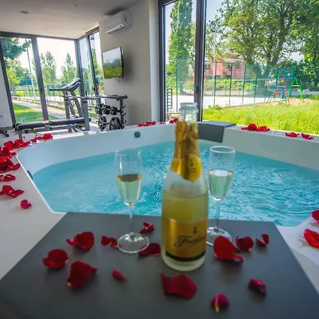 Luxury Lucella, Big Pool, Spa, Tennis, Gym, Volleyball Villa