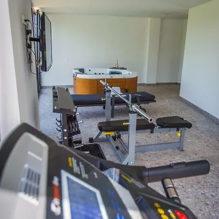 Luxury Lucella, Big Pool, Spa, Tennis, Gym, Volleyball Villa *